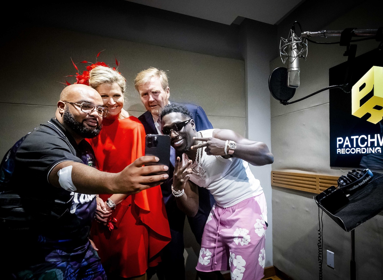 Koning wist niet van celstraf rapper Frenna om seks met minderjarige ...