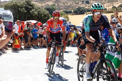 LIVE Vuelta | Man-tegen-mangevecht in algemeen klassement,  behoudt Enric Mas de rode leiderstrui?