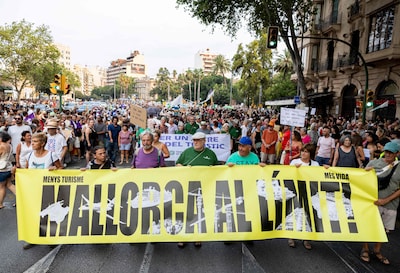 Tienduizenden bewoners Mallorca protesteren tegen massatoerisme op eiland