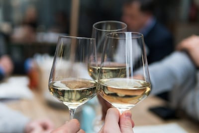 Met een wijntje langs de kapper: Winkel en Wijn strijkt zaterdag neer in Pijnacker