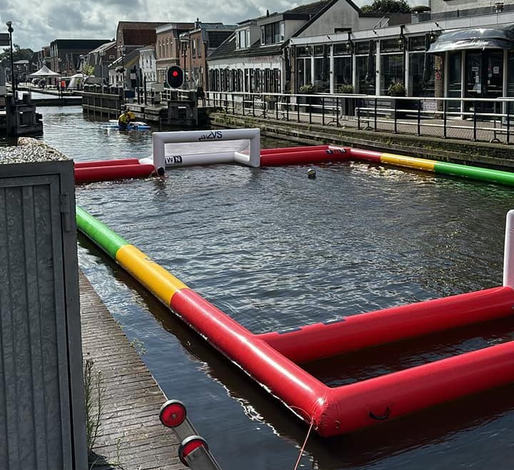 75 jaar zwemwedstrijden in Oude Rijn: ‘Vorig jaar was watertemperatuur ...
