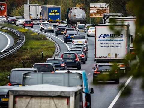 Winterse buien zorgen voor een pittige avondspits: stuk drukker dan gebruikelijk