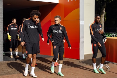LIVE Oranje | Oranje compleet richting Servië, Xavi rekent op fysieke tegenstander