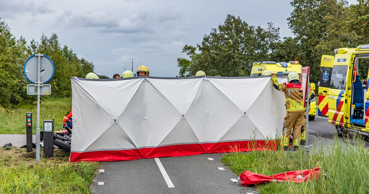Crossmotorrijder botst tegen bestelbus in Damwâld en raakt gewond