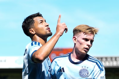 Nieuwe spitsen helpen Ajax aan oefenzege op FC Volendam, pijnlijke blunder van jonge keeper