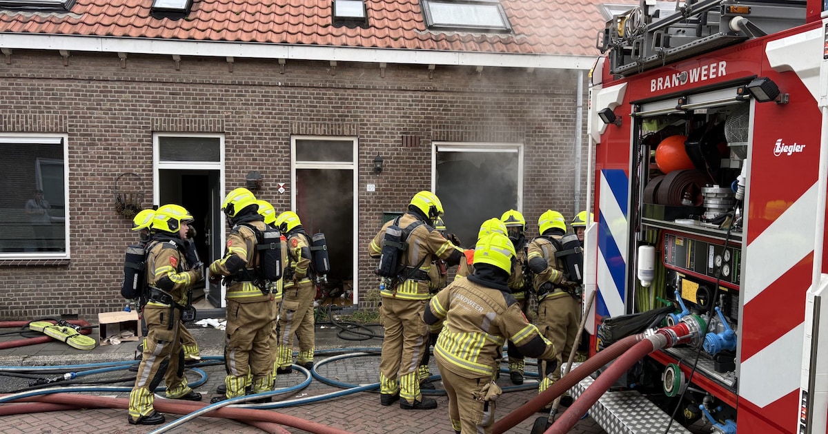 Huis onbewoonbaar na brand in Oosterhout, ook naastgelegen woningen ontruimd vanwege rook