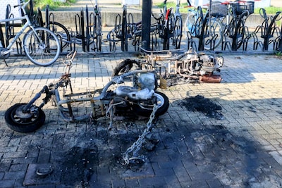 Twee scooter uitgebrand bij treinstation in Tiel