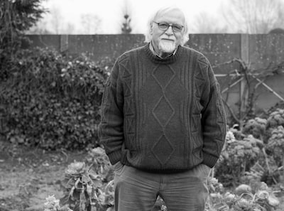 Rien (80) wilde de wereld wakker schudden met zijn pen: ‘Wees kritisch, ook op jezelf’