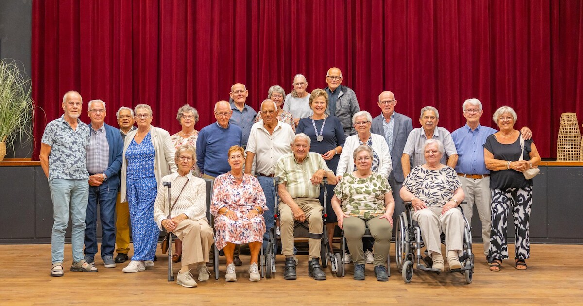 Bruidsparen vieren jubileum in Warmenhuizen