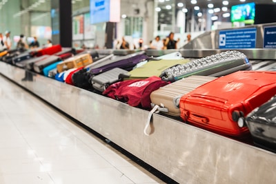 How to prevent your luggage from getting lost on a flight: ‘A strap around your suitcase increases the risk’