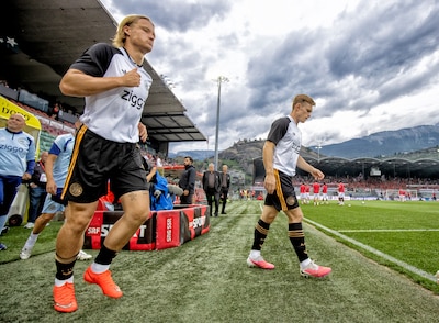 Ajax begint met Marcos Leonardo in de spits tegen FC Sion, Oscar Gloukh start als linksbuiten