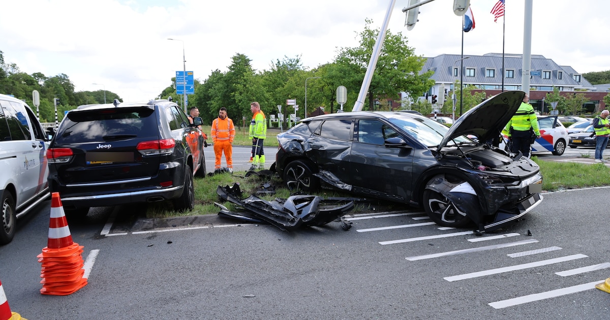Drie auto's zwaar beschadigd bij ongeval in Wassenaar