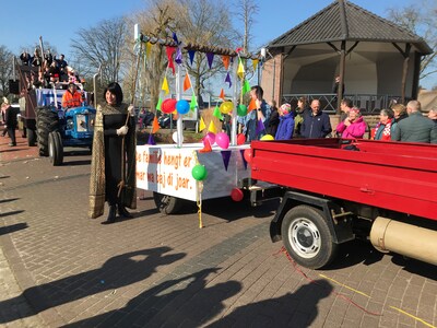 Vermakelijke optocht in Vlierden