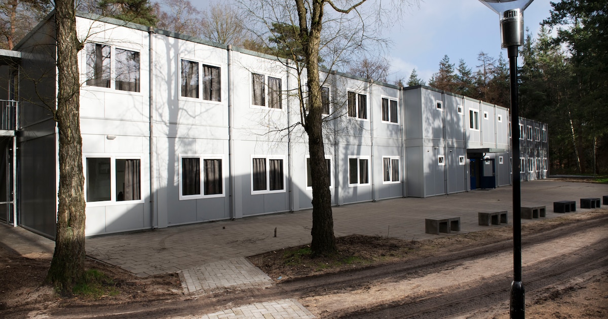 Toegangsweg azc Leersum is ‘zeer onveilig’, buurt is bezorgd: ‘Veel bijna-ongelukken’