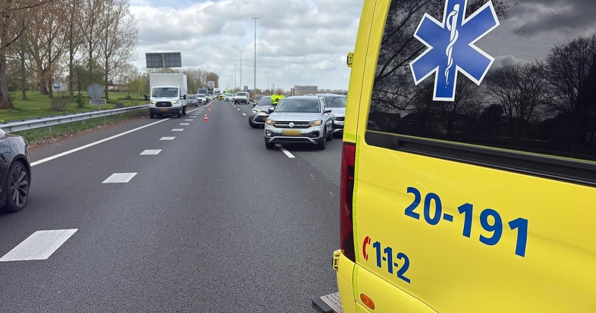 Drie auto’s botsen op elkaar op A59 bij Waalwijk-Oost