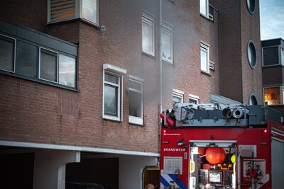 Donkere rook door brand in woning aan de Schrijnwerker in Spijkenisse