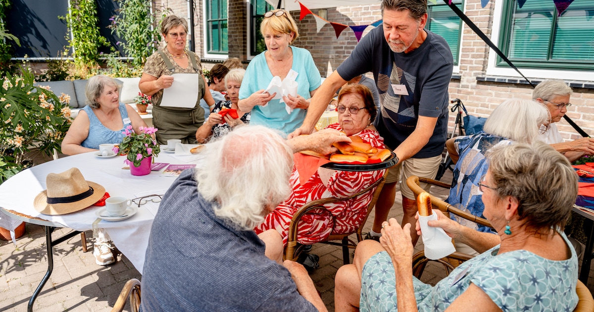Senioren lunchen samen bij Samen aan Tafel in Wijk bij Duurstede