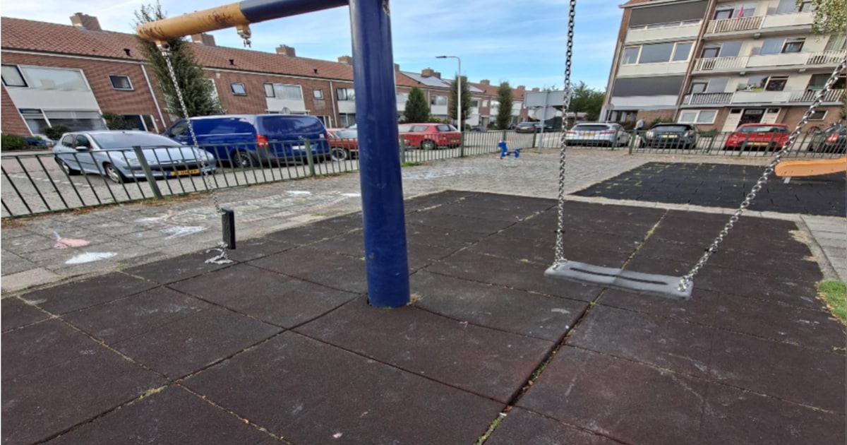 Ouders en buurtbewoners trekken aan de bel over onveilige speeltuin in Leerdam