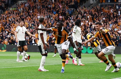 Manchester United beleeft pijnlijke start en gaat onderuit bij promovendus Hull City