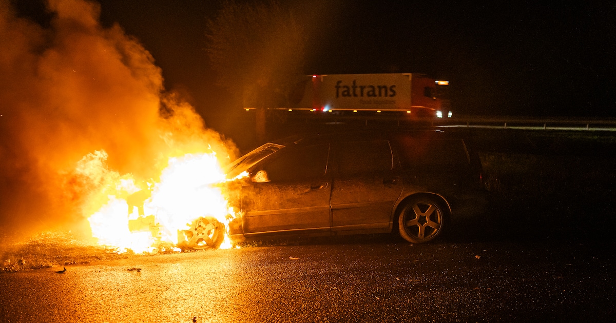 Potje driften loopt slecht af in Joure: auto in brand