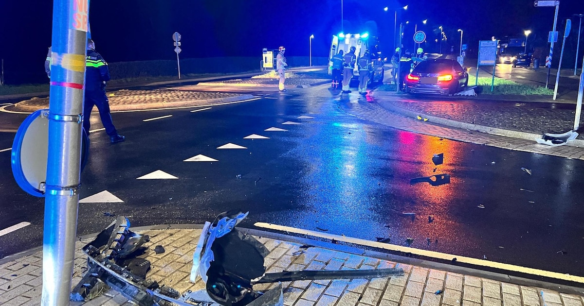 Veel schade na harde botsing op N293 bij Sint Odiliënberg