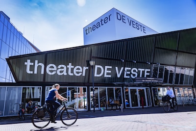 Schrijver Herman Pleij geeft theatercollege over Nederlandse identiteit in Delft