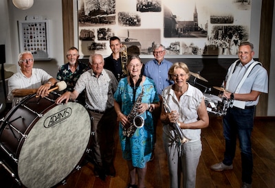 ‘Ik kreeg drumles op een deegplankje van bakkerij’: acht jubilarissen bij muziekvereniging
