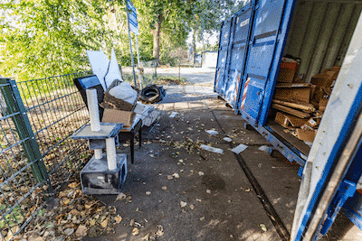 Vervuilers draaien op voor schoonmaakkosten: hoe Pijnacker-Nootdorp afvaldumpingen wil verminderen