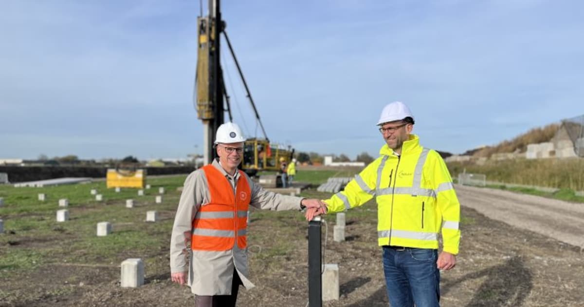 Wethouder Albert Kerssies start bouw energieopslag in Waddinxveen