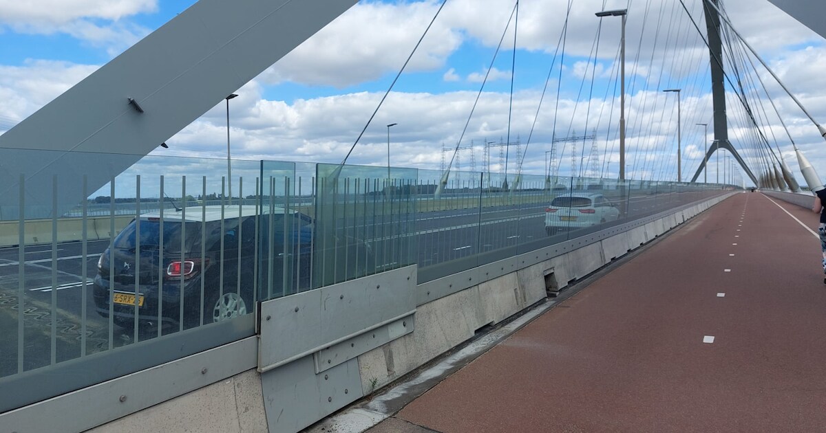 Nijmeegse stadsbrug De Oversteek sinds het middaguur weer open voor ...