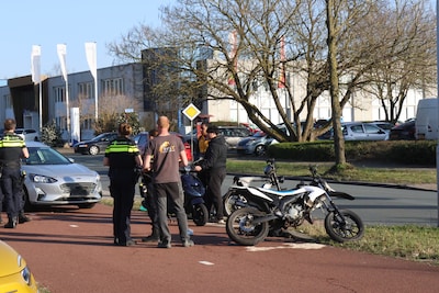 Brommerrijder aangereden door auto in Ede