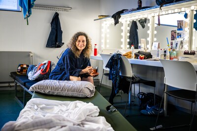 Musicalsterren slapen op veldbedjes in het theater: ‘Ik ben nog nooit zo vroeg opgestaan na mijn werk’