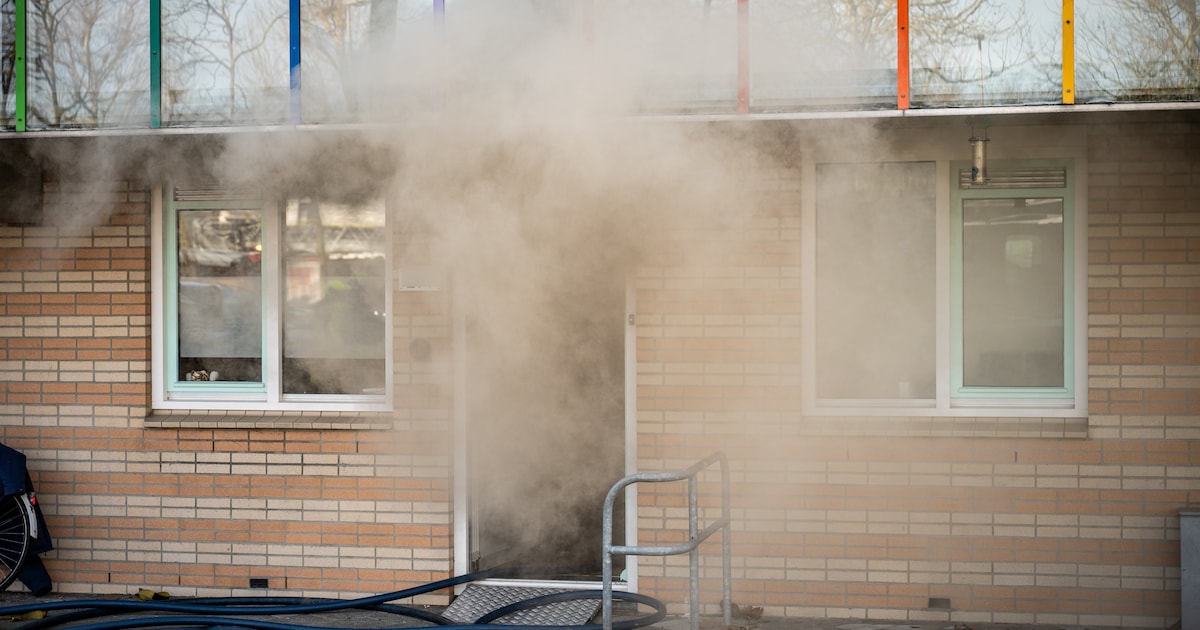 Veel rook bij woningbrand in Brabantstraat in Alphen