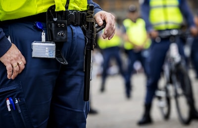 Stiekem dossier van foute grappen kost handhaver na 14 jaar zijn baan, gemeente in de fout