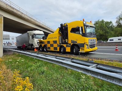 Defecte vrachtwagen zorgt voor file op A12 richting Arnhem