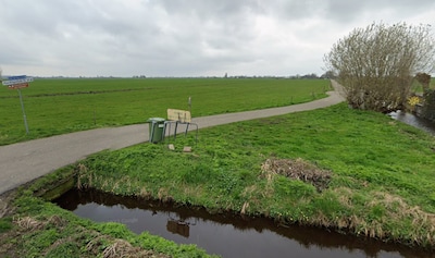 Politie blust beginnende bermbrand in Schipluiden