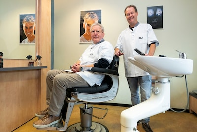 Tot op hoge leeftijd bleef Kees (1936-2026) knippen, omdat de kapsalon alles voor hem was: ‘Niet kni