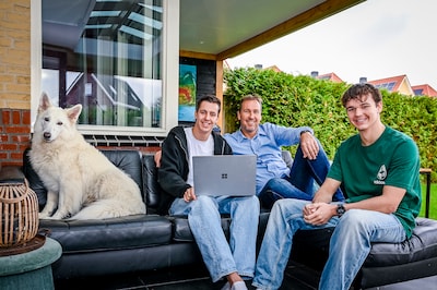 Arjen coacht bij ZPB zijn twee zoons, maar thuis en waterpolo houdt familie gescheiden: ‘Anders stra