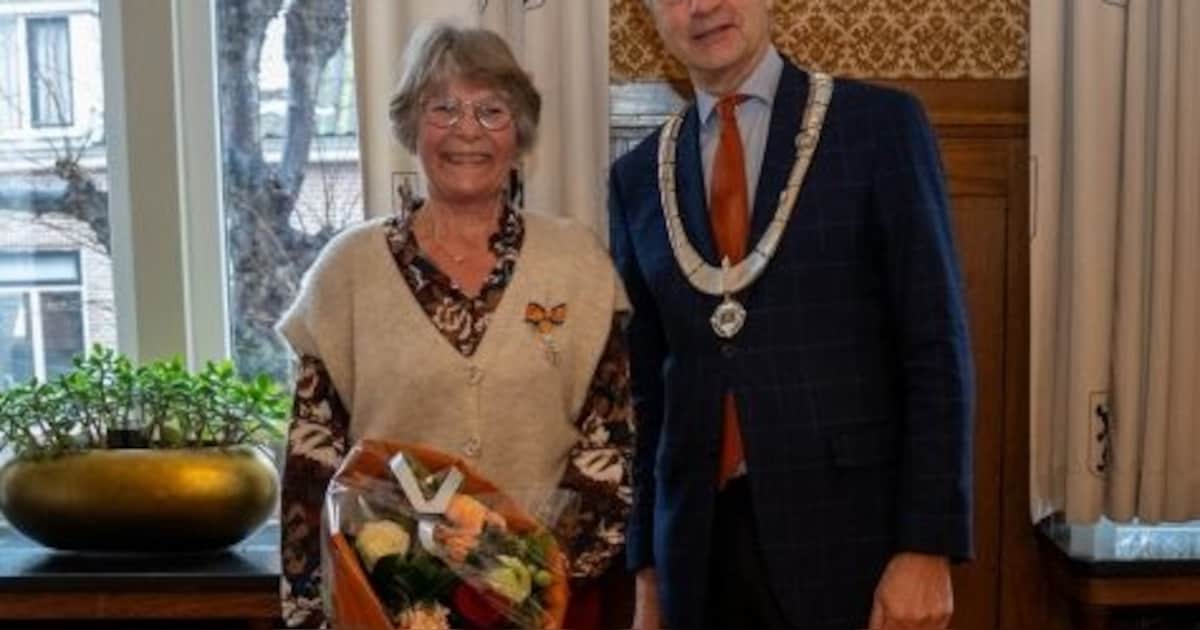 Koninklijke onderscheiding voor Bep van Haarlem-de Groot in Noordwijk