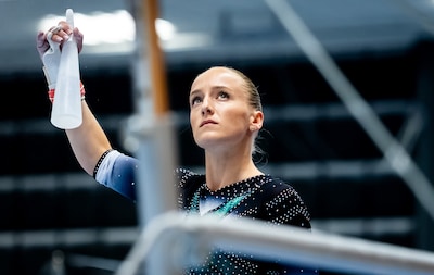 Sanne Wevers na val uitgeschakeld op balk bij EK turnen: ‘Dan overvalt het je dat je zo’n fout maakt’