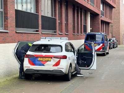 Politie en marechaussee doen inval bij woning in Gemert