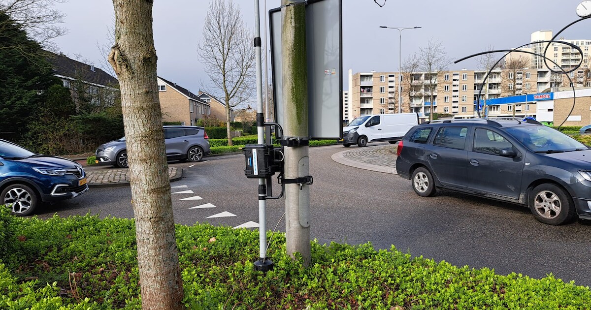 Ineens hangen er camera's bij rotondes in Spijkenisse, maar ze worden ...