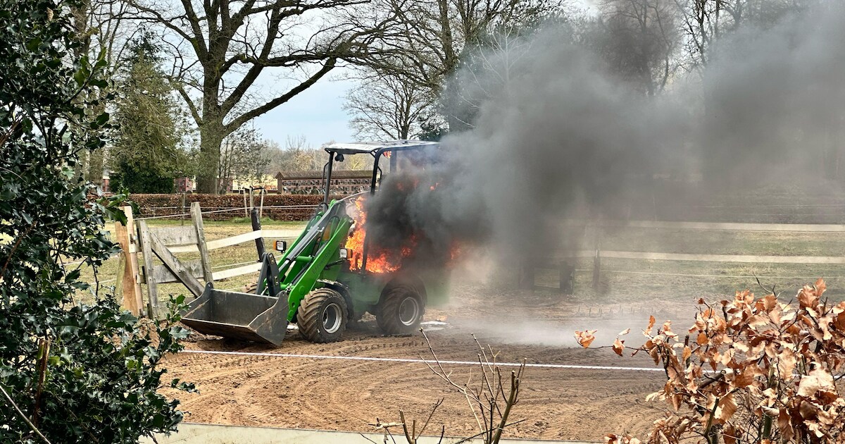 Voertuigbrand op Kerkbrink in Rolde