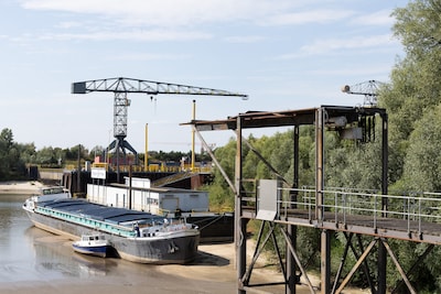 Hoe Rijkswaterstaat de droge Rijn wil redden: extra grind, nieuwe geulen en een sluis bij Driel