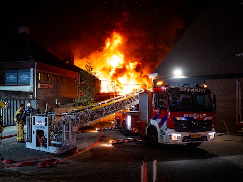 Familiepark De Theetuin in Ridderkerk verwoest door brand, mogelijk ‘verdachte omstandigheden’