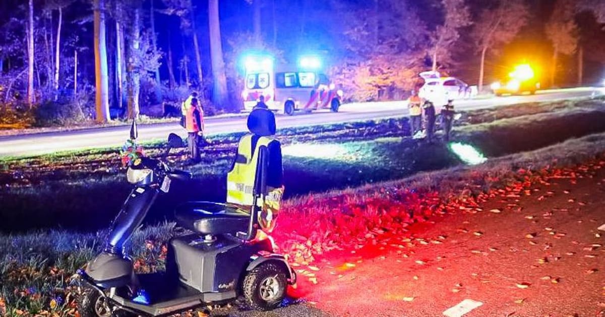 Oudere vrouw belandt met scootmobiel in sloot in Brummen