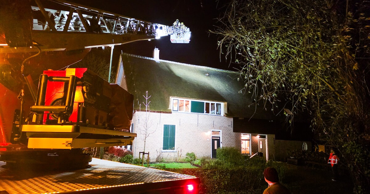 Schoorsteenbrand op Peursumseweg in Giessenburg