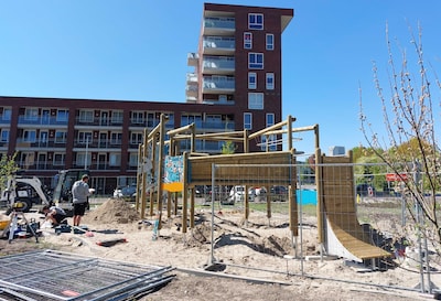 Bouw gestart! Er komt een nieuwe speeltuin met een 13 meter lange klim- en klauterbaan in Palenstein
