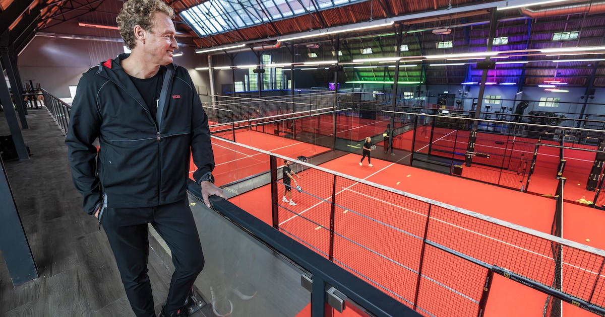 Miljonair Ralph (52) knapte met eigen geld vervallen tennisbaan op: ‘Zaten vleermuizen en duiven bin