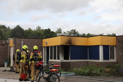 Brand bij azc aan de Deventerstraat in Apeldoorn onder controle